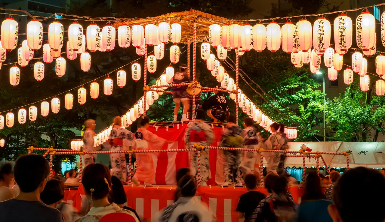 お盆はもともと旧暦の7月15日を中心に行われてきた日本の夏の行事です