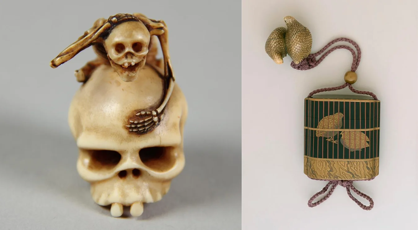 Netsuke con forma de esqueleto sentado sobre un craneo humano junto a Inro verde con detalles dorados y cord&oacute;n violeta, de dise&ntilde;o de jaula de pa&aacute;aros pintado, con netsuke en forma de dos p&aacute;jaros tallados.