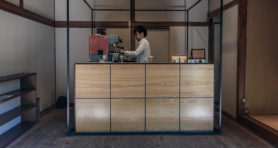 A fashionably minimalist cafe in Tokyo