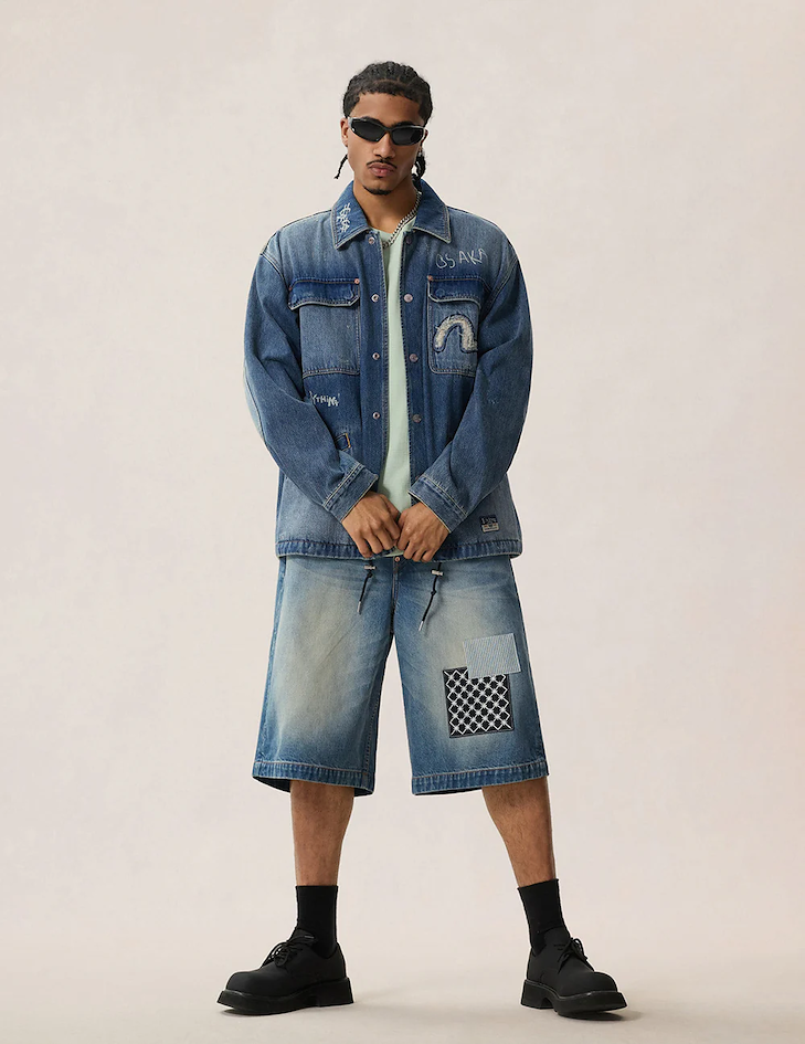 silhouette style amekaji et streetwear avec veste en jean