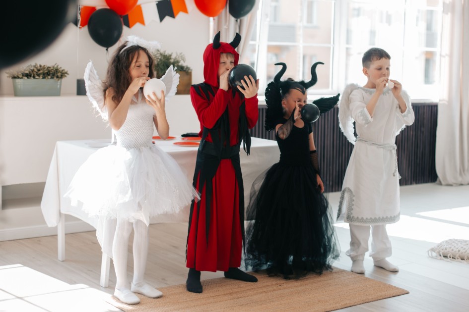 H&oacute;a trang Halloween