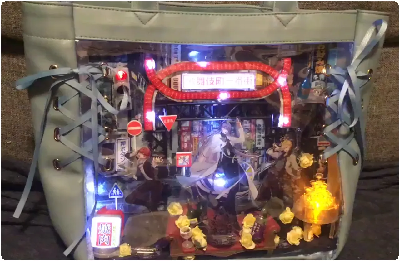Ita bag décoré avec des guirlandes et des bandes LED