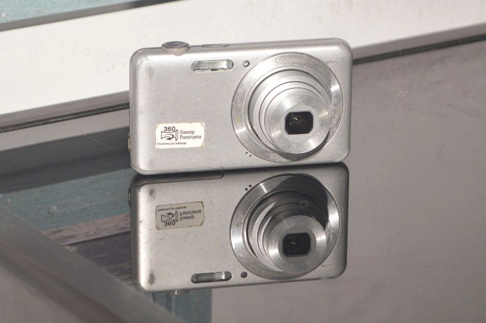 Why are vintage digicams popular again?