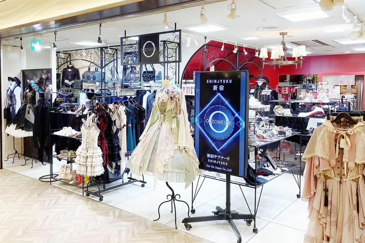 Moda autentica di Harajuku e design Gothic Lolita, realizzati in Giappone da OzzOn.