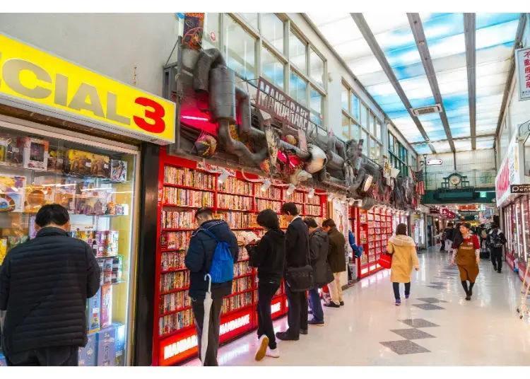 Shoppers at Mandarake in Japan - why use ZenMarket for Mandarake?