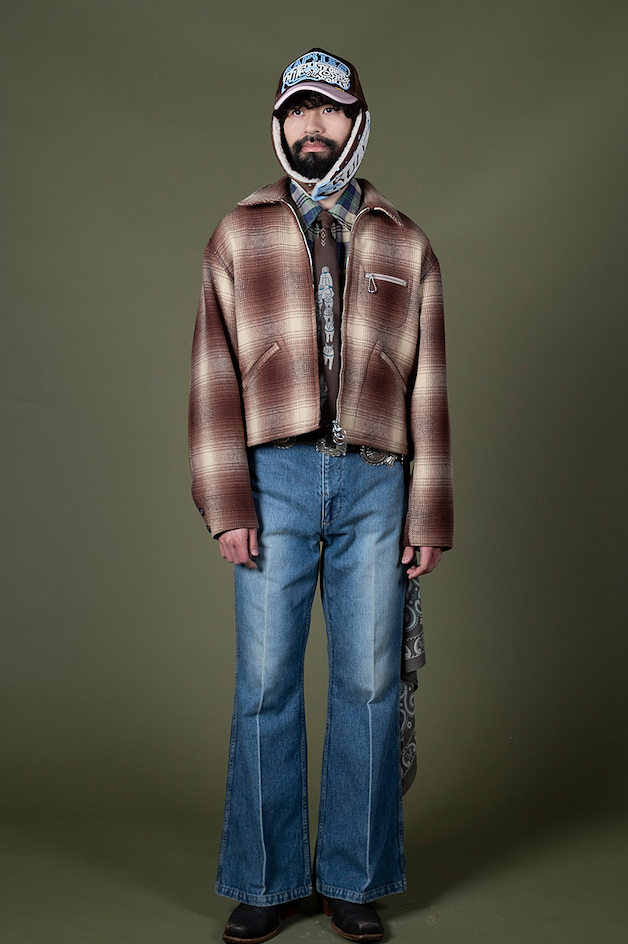 Tenue Amekaji moderne mélangeant denim large, veste workwear et influences American casualLT