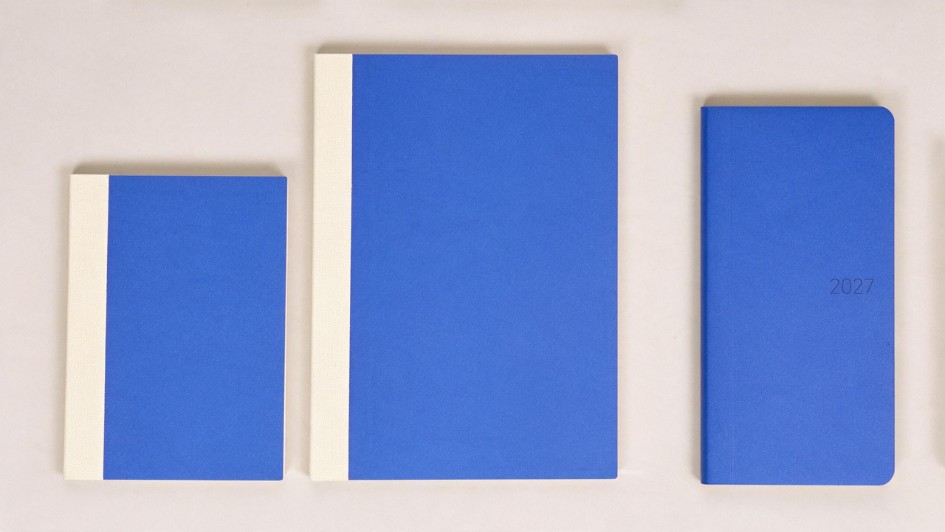 Side-by-side comparison of the most popular Hobonichi sizes to help you choose your perfect planner. Pictured here are the compact A6, the spacious A5, and the highly portable Weeks format.