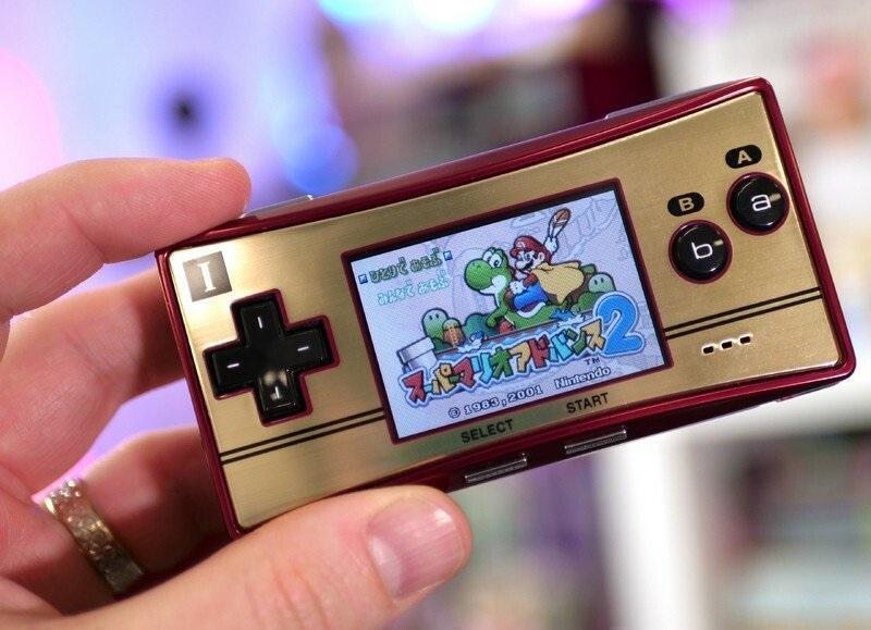 Game Boy Advance Micro с обновленным дизайном и яркими цветами корпуса