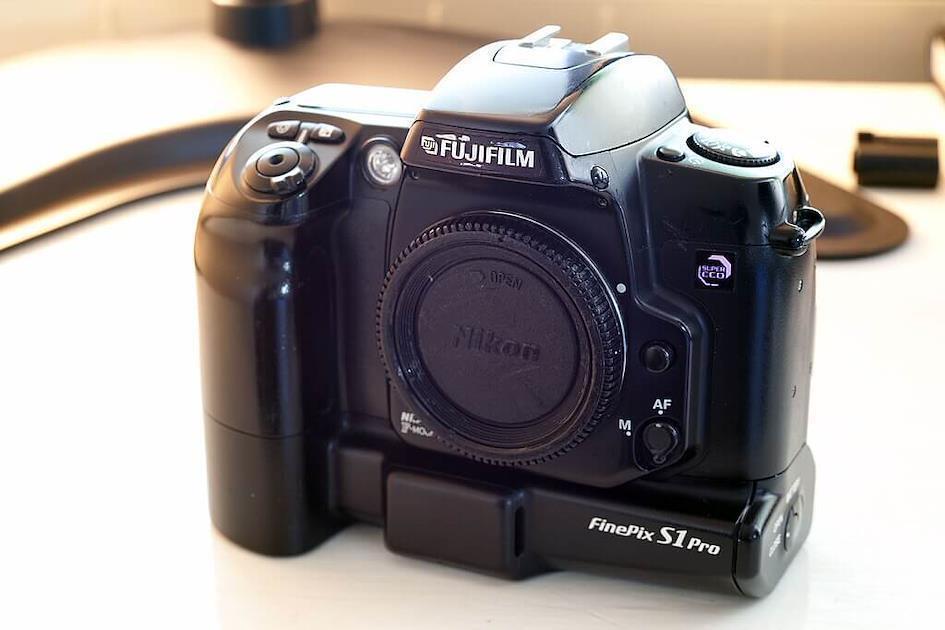 Fujifilm FinePix S1 Pro digital SLR