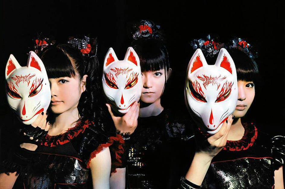 Японская группа Babymetal и лисий бог