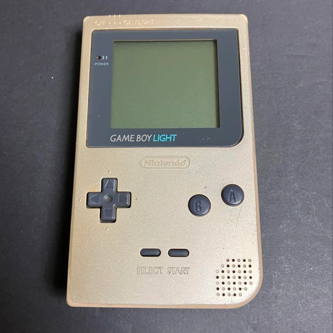 Game Boy Light na cor dourada