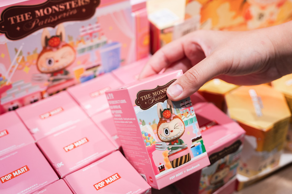 Figurines labubu dans leur boite d origine pop mart