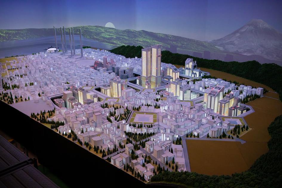 2. 全球最大的微型主題樂園「SMALL WORLDS TOKYO」