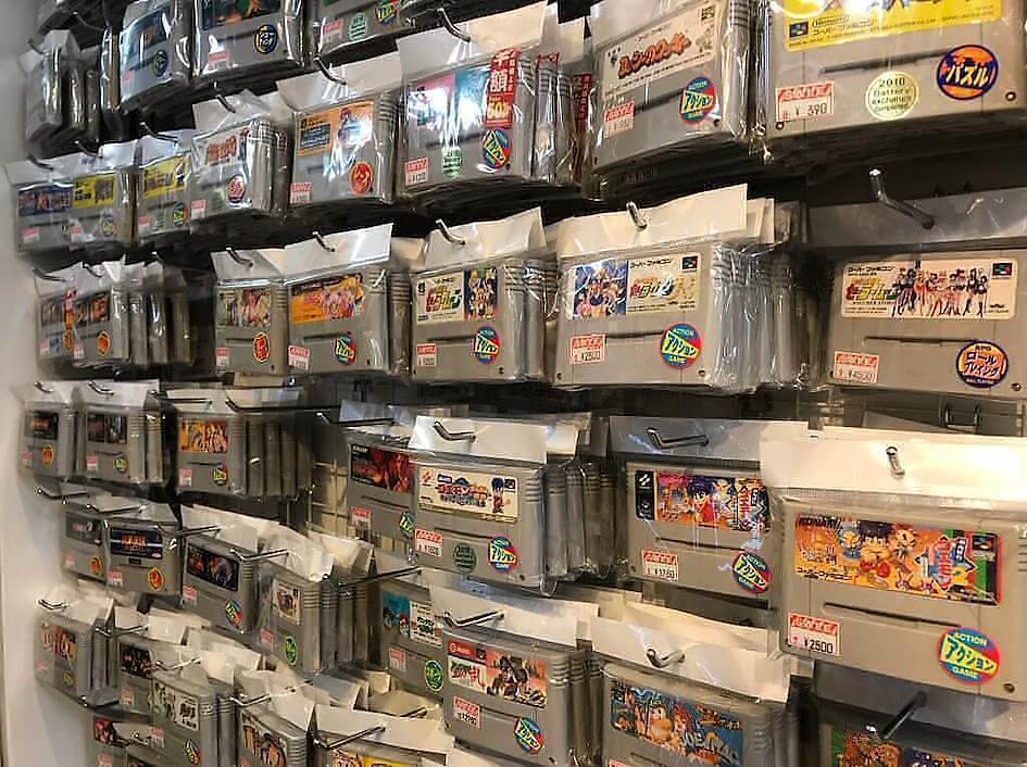 Retro-gaming games SNES Super Nes cartridges on zenmarket
