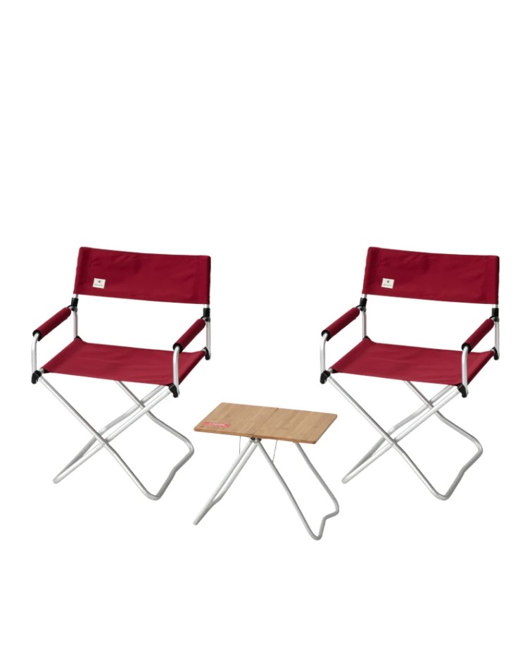 Mobilier de camping Snow Peak avec chaises pliantes et table en bois compacte
