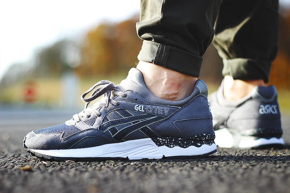 baskets asics gel lyte V version grise