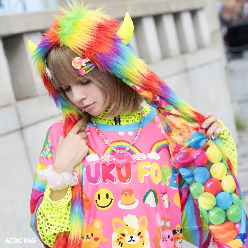 Superposition decora kei : t-shirt manches courtes sur haut manches longues