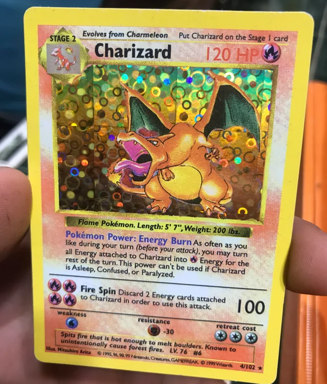 Fausse carte Pokémon Charizard Dracaufeu